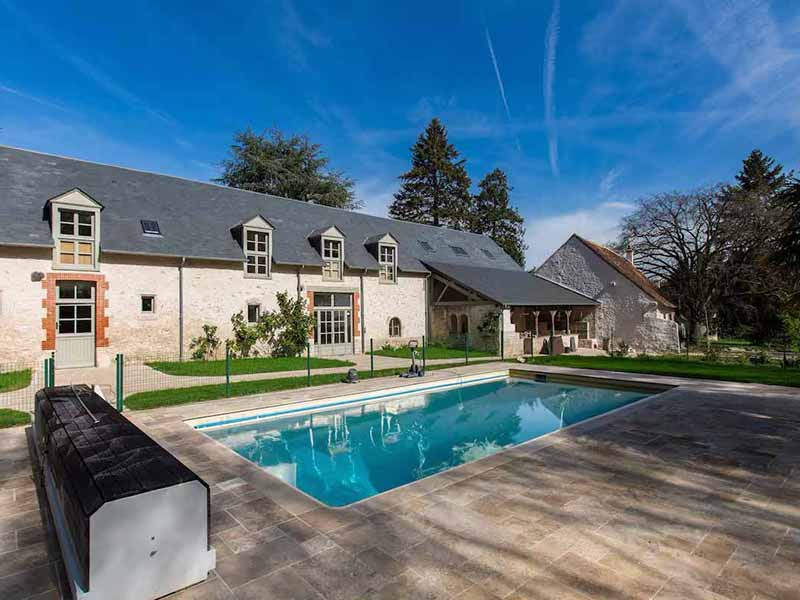 Piscine extérieure chauffée commune aux gîtes